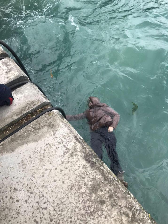 Sarıyer'de intihar girişimi: Denize atlayan kadını kurtarmak için seferber oldular