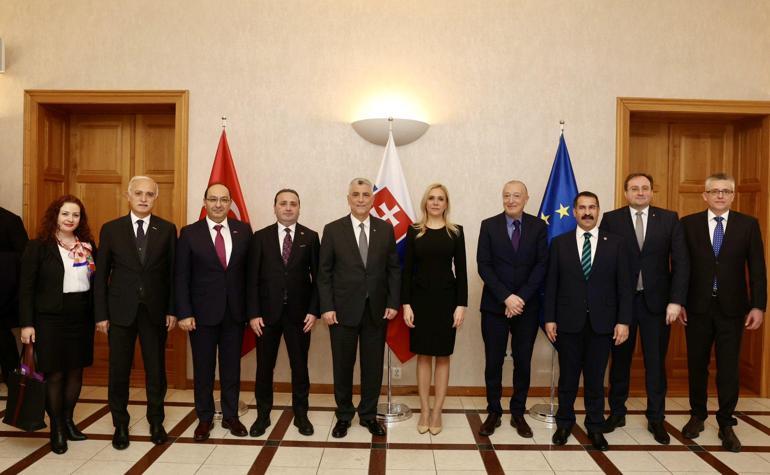 Bolat, Slovakya Başbakan Yardımcısı ve Ekonomi Bakanı Sakova ile görüştü