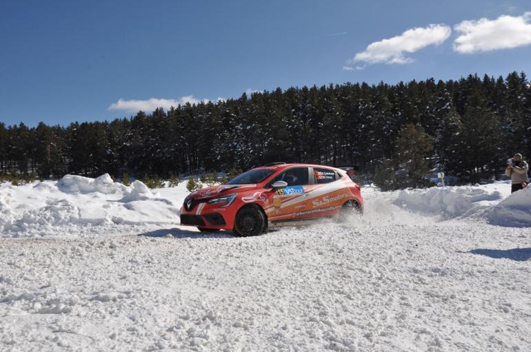 Kars'ta düzenlenen Kar Ralli Şampiyonası'nda ilk gün tamamlandı