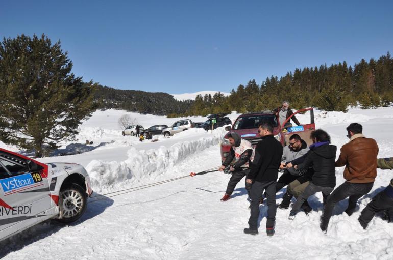 Kars'ta düzenlenen Kar Ralli Şampiyonası'nda ilk gün tamamlandı