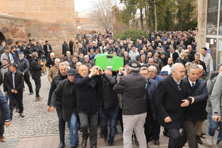 Bakan Özhaseki, gıda zehirlenmesinden ölen dernek başkanının cenazesine katıldı