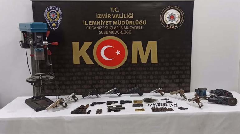 İzmir'de silah kaçakçılığı operasyonu; oğlu ve gelini ile gözaltında