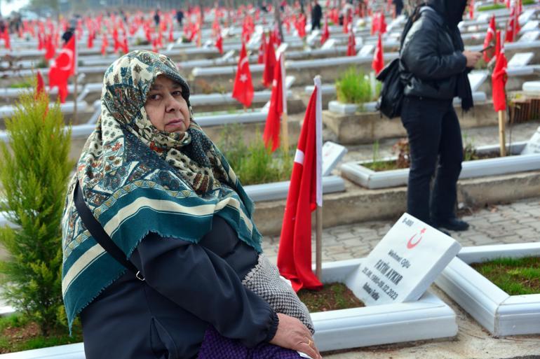 Depremde 4 yakınını kaybeden anne: Cenazeleri bulduğumuza şükrettik