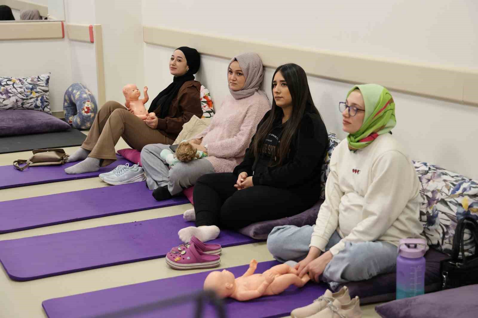 Anne adayları, gebe okulunda doğuma hazırlanıyor