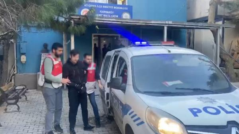 Ataşehir'de minibüsün önünü kesen otomobil sürücüsü yakalandı