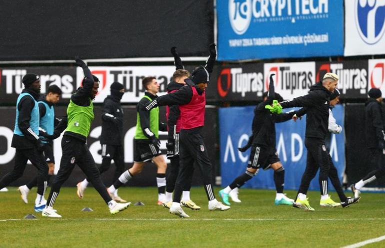 Beşiktaş'ta Masuaku takımla idmana çıktı