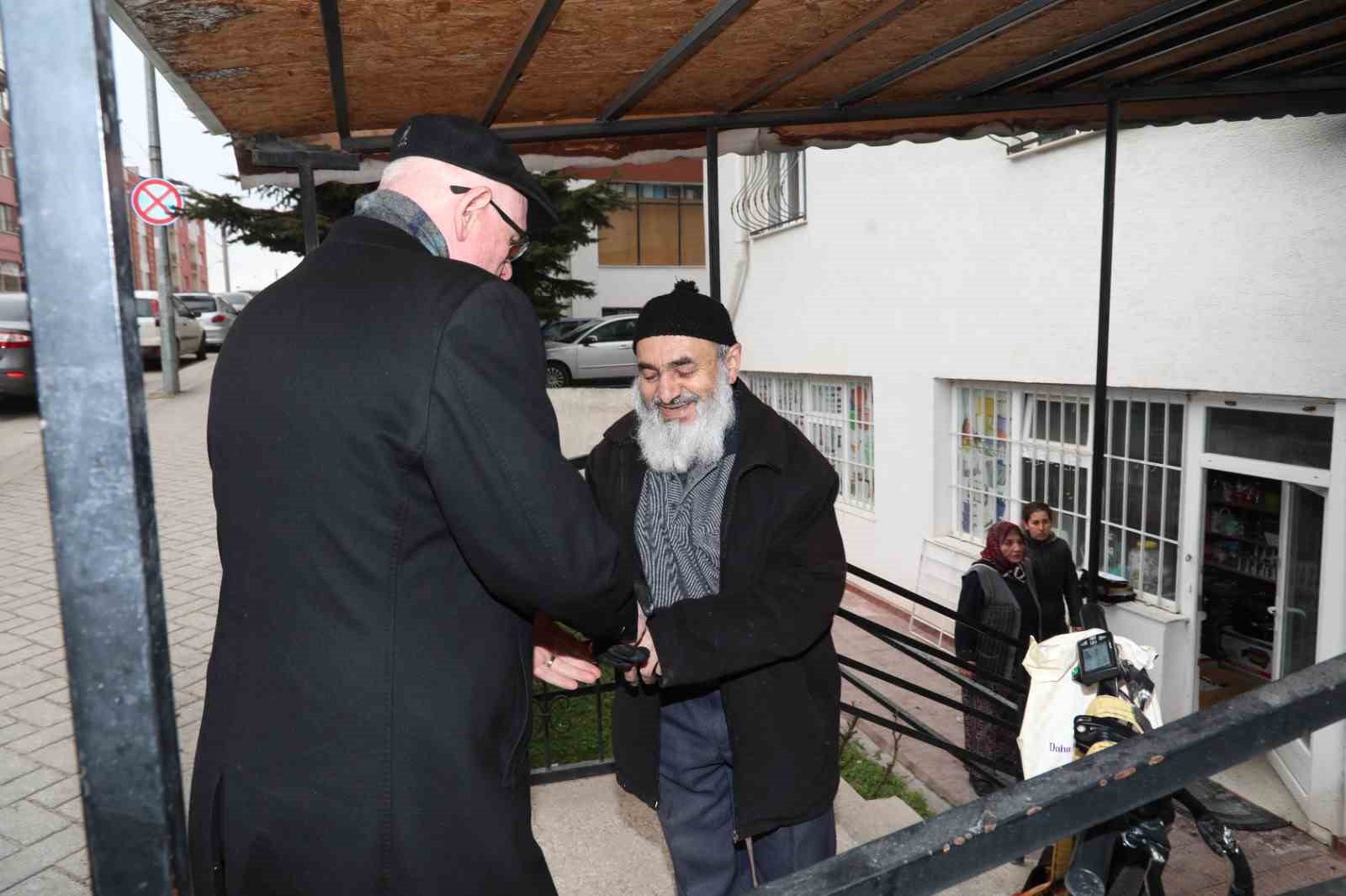 Başkan Kurt’tan yangında işyeri zarar gören esnafa geçmiş olsun ziyareti