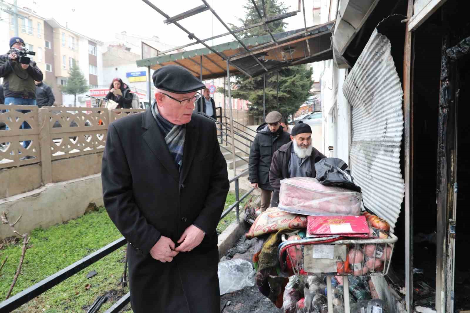 Başkan Kurt’tan yangında işyeri zarar gören esnafa geçmiş olsun ziyareti