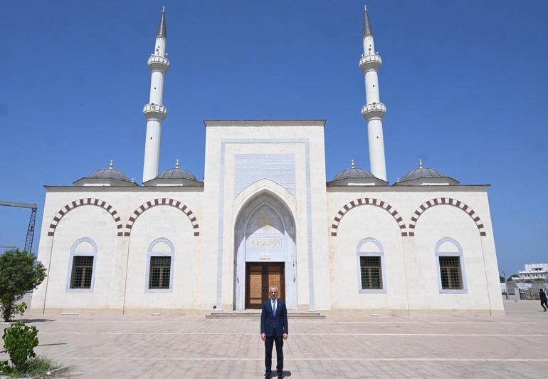 Uraloğlu, Cibuti’de Sultan II. Abdülhamit Camii’ni ziyaret etti