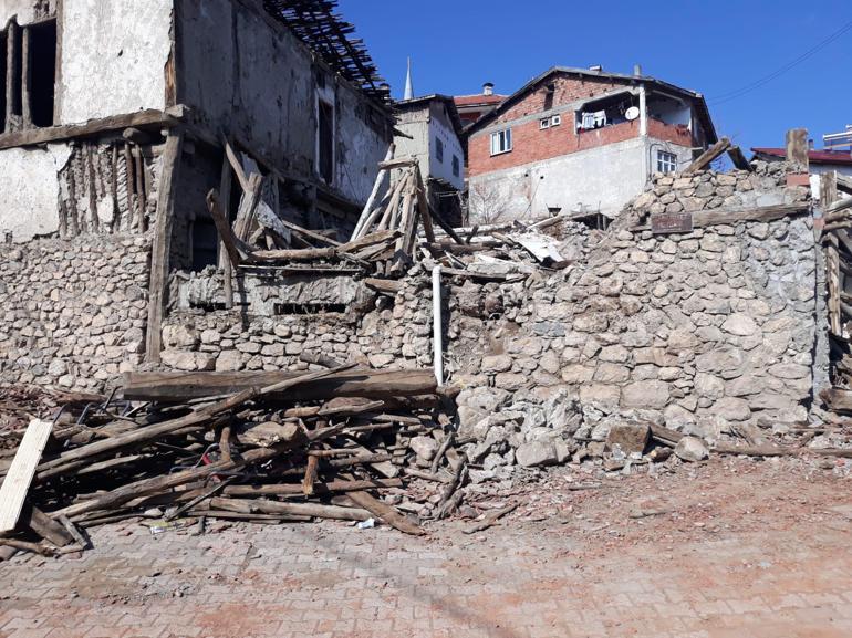 Şehit Karaca'nın babaevinin yeniden inşası için çalışma başladı