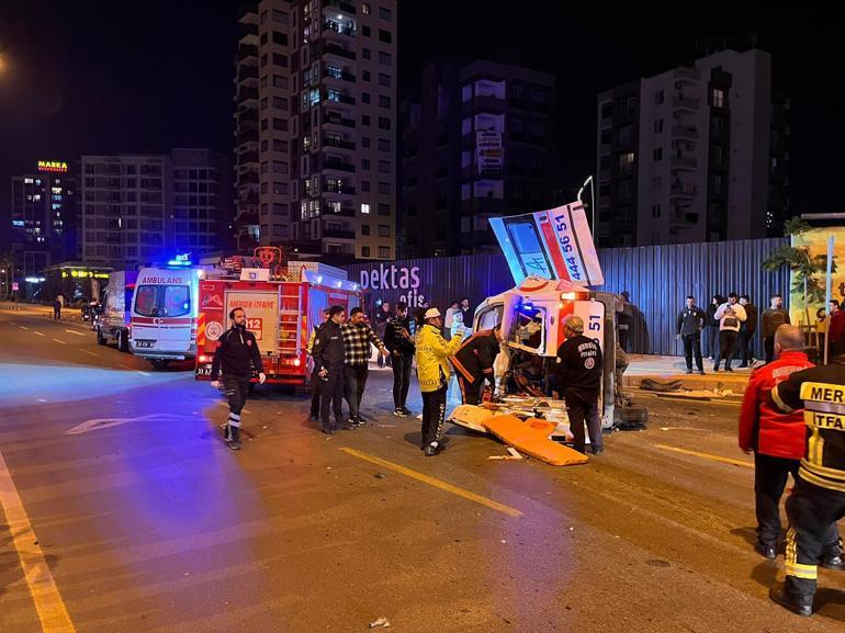 Mersin'de hastanın bulunduğu ambulans ile otomobil çarpıştı: 7 yaralı