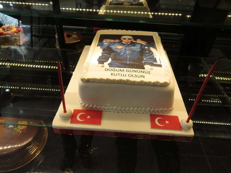 Cumhurbaşkanı Erdoğan'a evinin önünde doğum günü sürprizi