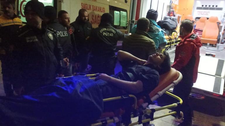 Van'da çığın sürüklediği minibüste yaralanan 12 kişi taburcu oldu