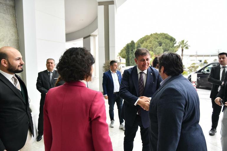 CHP'nin İzmir Büyükşehir Belediye Başkan Adayı Cemil Tugay iş insanlarıyla buluştu