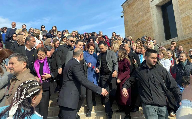 Akşener, İYİ Partili kadınlarla Anıtkabir'i ziyaret etti
