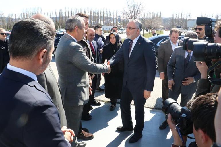 Bakan Işıkhan: Bu yüzyılı, emeğin, üretimin, çalışmanın yüzyılı yapacağız