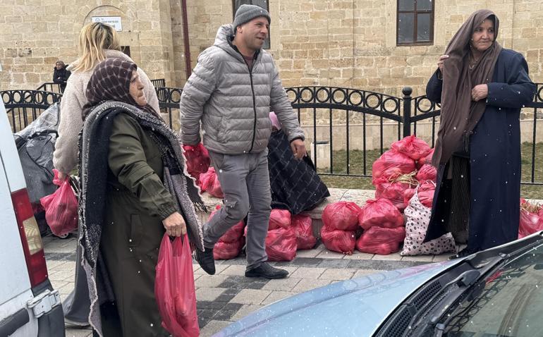 Yozgat'ta 'ramazan yardımı' izdihama dönüştü, vatandaşlar ezilme tehlikesi geçirdi