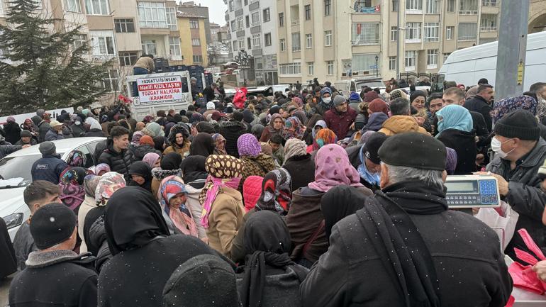 Yozgat'ta 'ramazan yardımı' izdihama dönüştü, vatandaşlar ezilme tehlikesi geçirdi