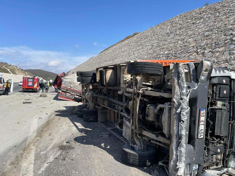 Balıkesir'de TIR, kamyona arkadan çarptı; 1 kişi hayatını kaybetti, 2 kişi yaralandı, 52 koyun öldü