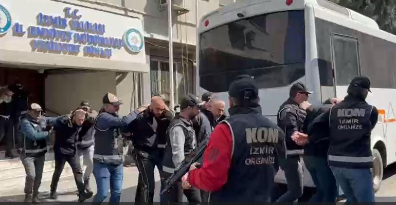 İzmir merkezli 'Mahzen 13' operasyonunda 15 şüpheli tutuklandı