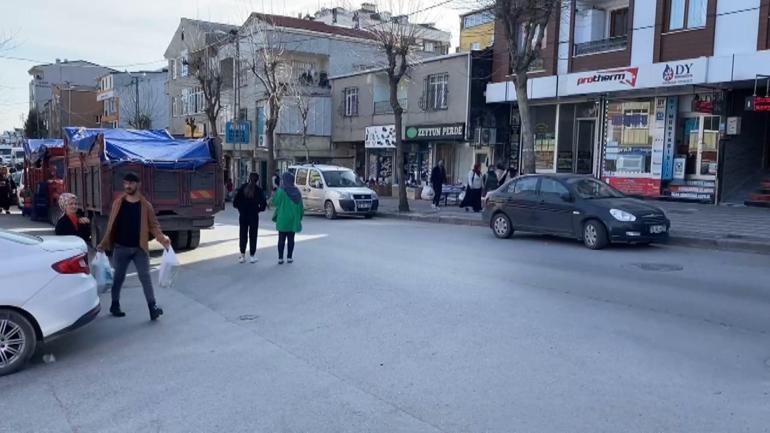 Başakşehir'de tek teker giden motosikletliye hafif ticari araç çarptı; o anlar kamerada
