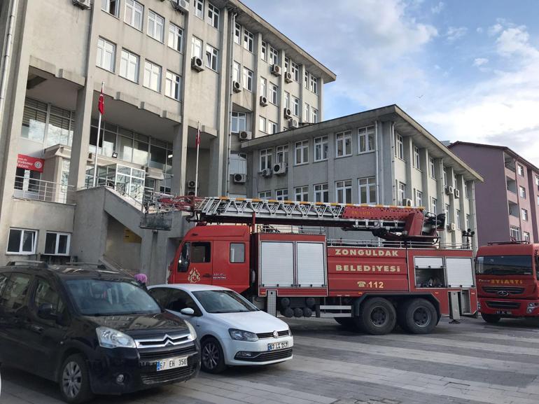 Zonguldak'ta adliye binasının arşiv odasında yangın