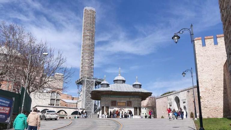 Ayasofya Cami restorasyonunda II.Bayezid Minaresi'nde söküm işlemi başladı