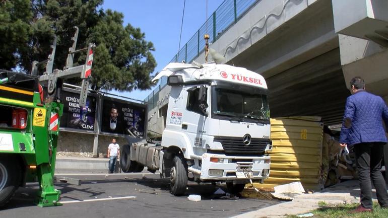 Bakırköy'de 4 kişinin ölümüne neden olan TIR'ın aynı köprüye 2019'da da çarptığı ortaya çıktı