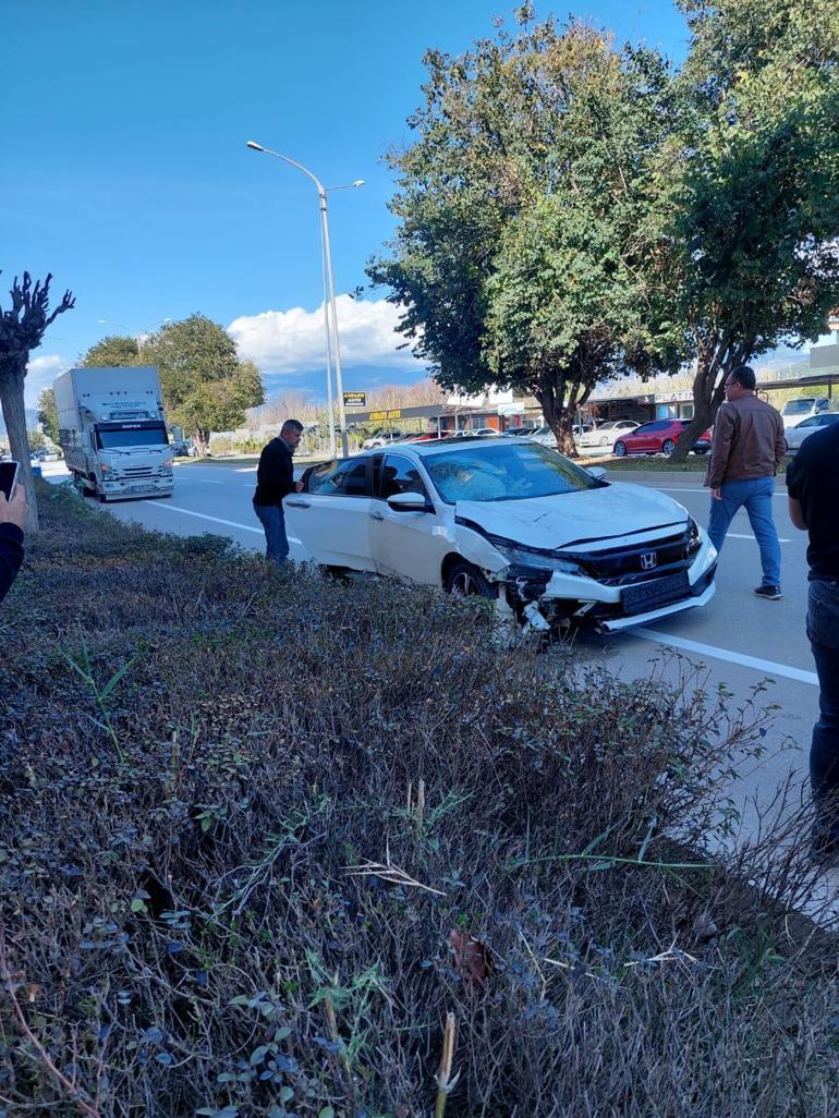 Kumluca'da 17 yaşındaki sürücünün kullandığı otomobilin çarptığı motosikletli öldü