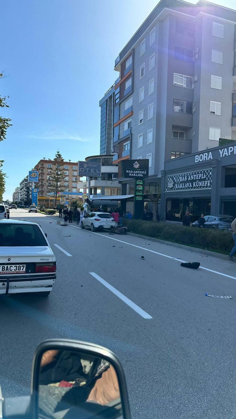 Kumluca'da 17 yaşındaki sürücünün kullandığı otomobilin çarptığı motosikletli öldü