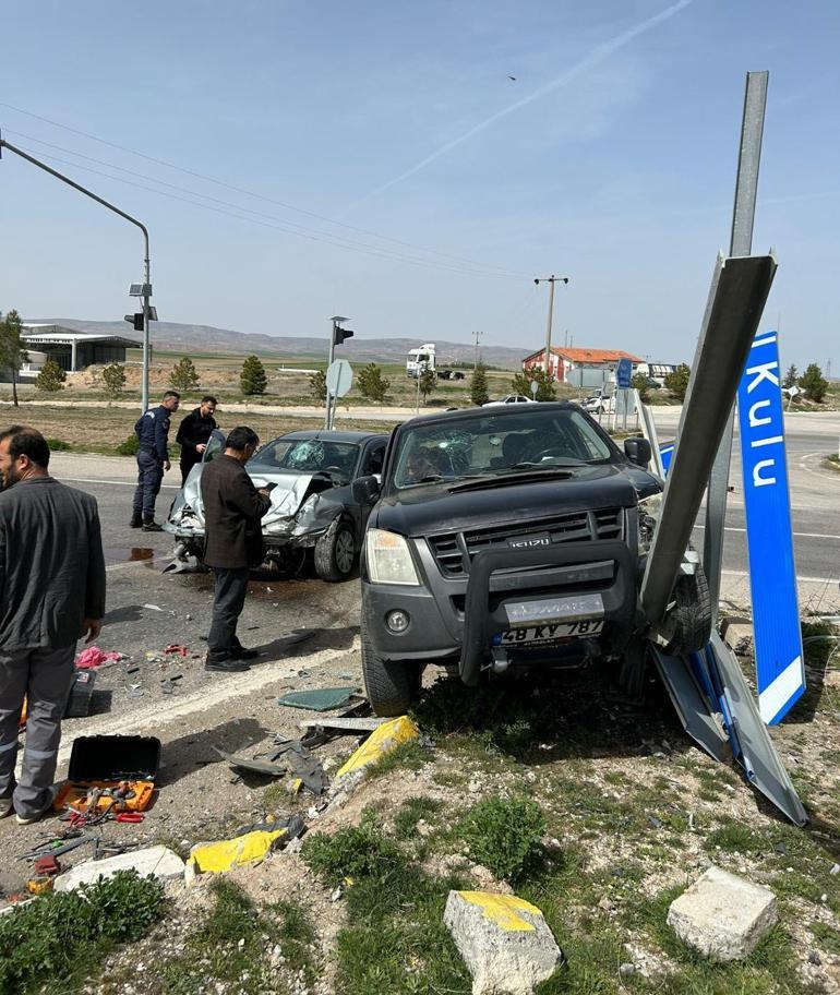 Kırıkkale'de kamyonetle otomobil çarpıştı; 5 yaralı