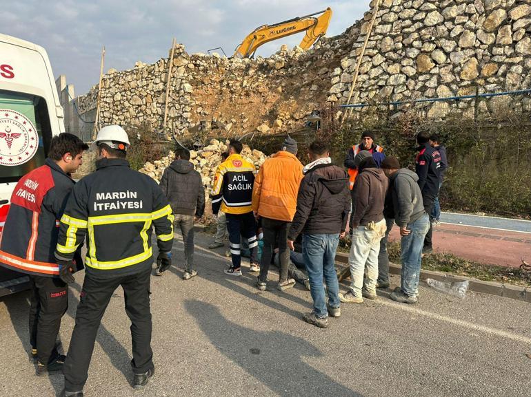 Mardin'de hastane inşaat bölgesinde istinat duvarı çöktü: 2 yaralı
