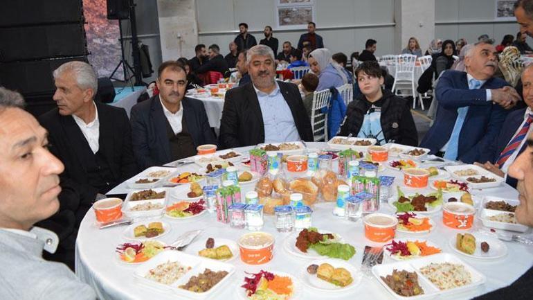 Mardin'de farklı dinlerin temsilcileri iftar sofrasında buluştu