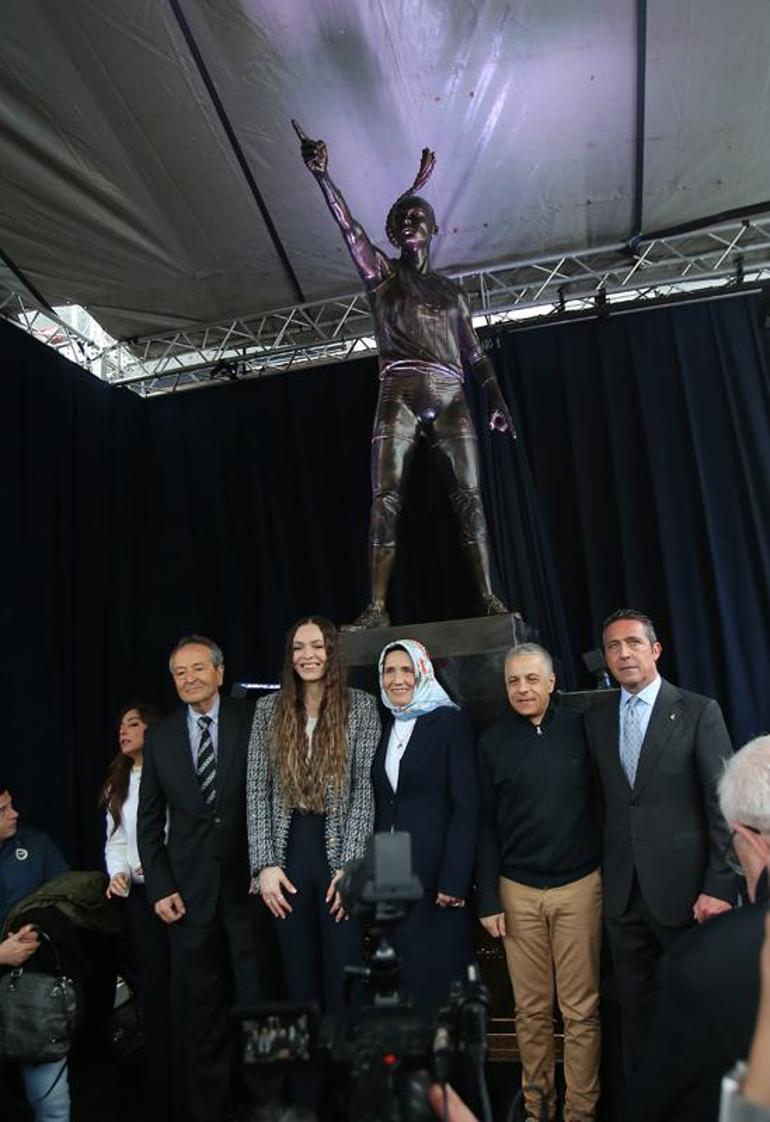 Eda Erdem Dündar'ın heykelinin açılışı gerçekleştirildi
