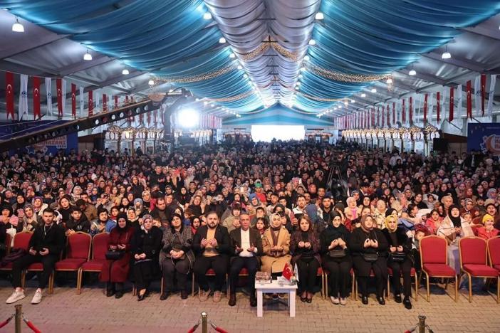 Nihat Hatipoğlu, Sultangazi’de Ramazan etkinliklerine katıldı