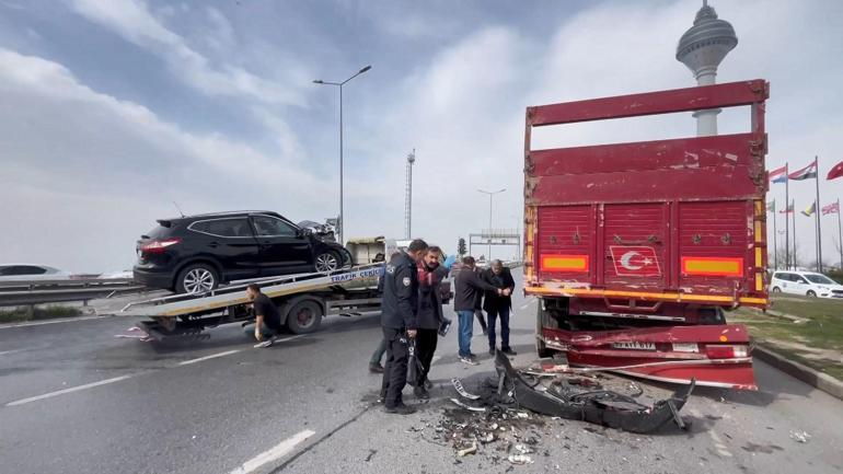 Büyükçekmece'de TIR'a arkadan çarpan otomobilin sürücüsü öldü