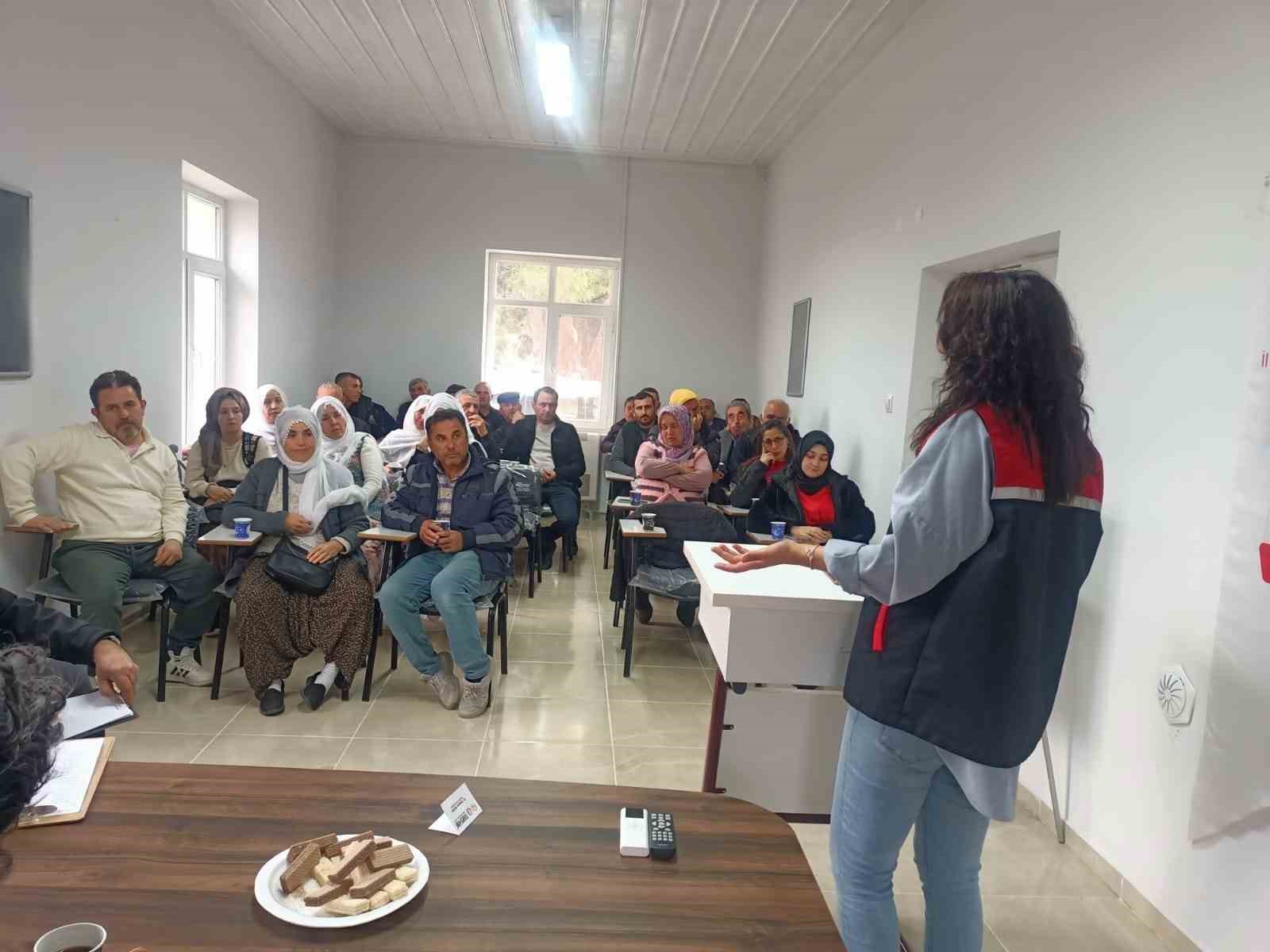 Eskişehir Sarıcakaya’da tarımda kalıntı ile mücadele kapsamında bilgilendirme toplantısı düzenlendi