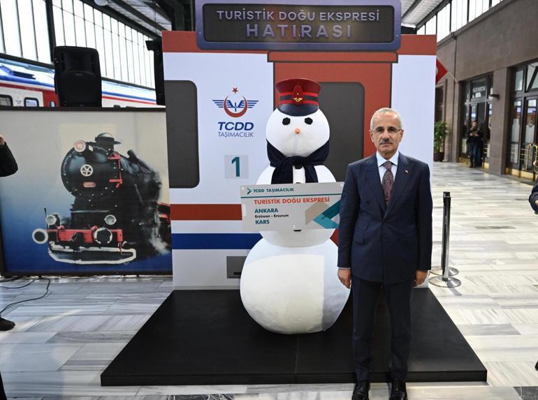 Bakan Uraloğlu: Nisanda yeni turistik tren seferleri başlayacak