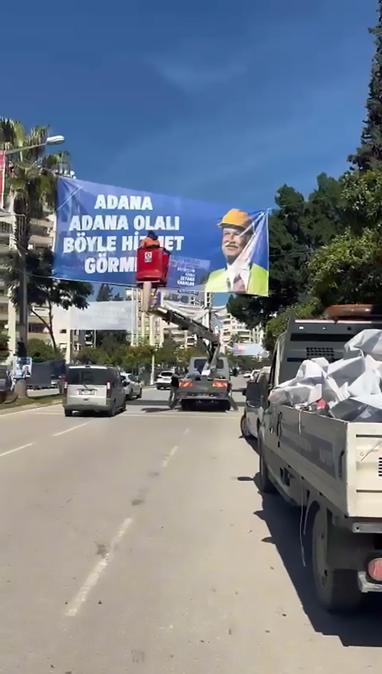 Görüntü kirliliği ve ölümlü trafik kazası nedeniyle Adana'da seçim afişleri kaldırılıyor