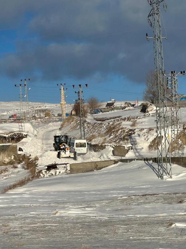 Kars'ta kar ve tipi; 47 köy yolu kapandı