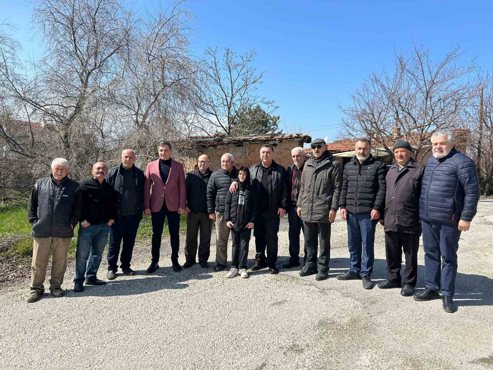 Özkan Alp, Çankaya’da kaldırım asfalt olmayan sokaklardaki vatandaşla buluştu