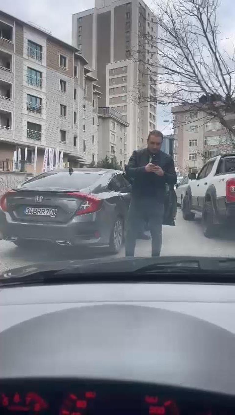 Ataşehir'de tartıştığı sürücünün yolunu kesti, tehdit etti