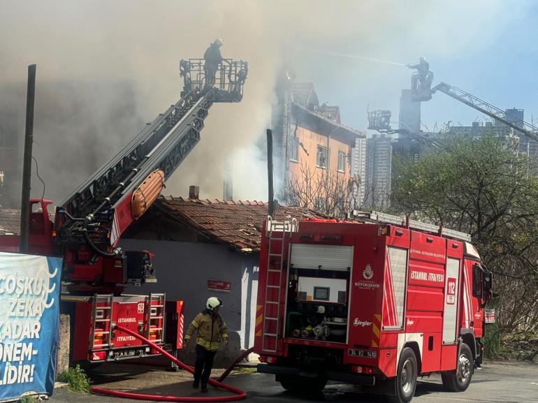 Ataşehir'de tamirhanede yangın