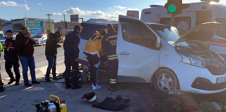 Tekirdağ'da TIR'ın, ışıkta bekleyen minibüse çarptığı kazada 5 kişi yaralandı