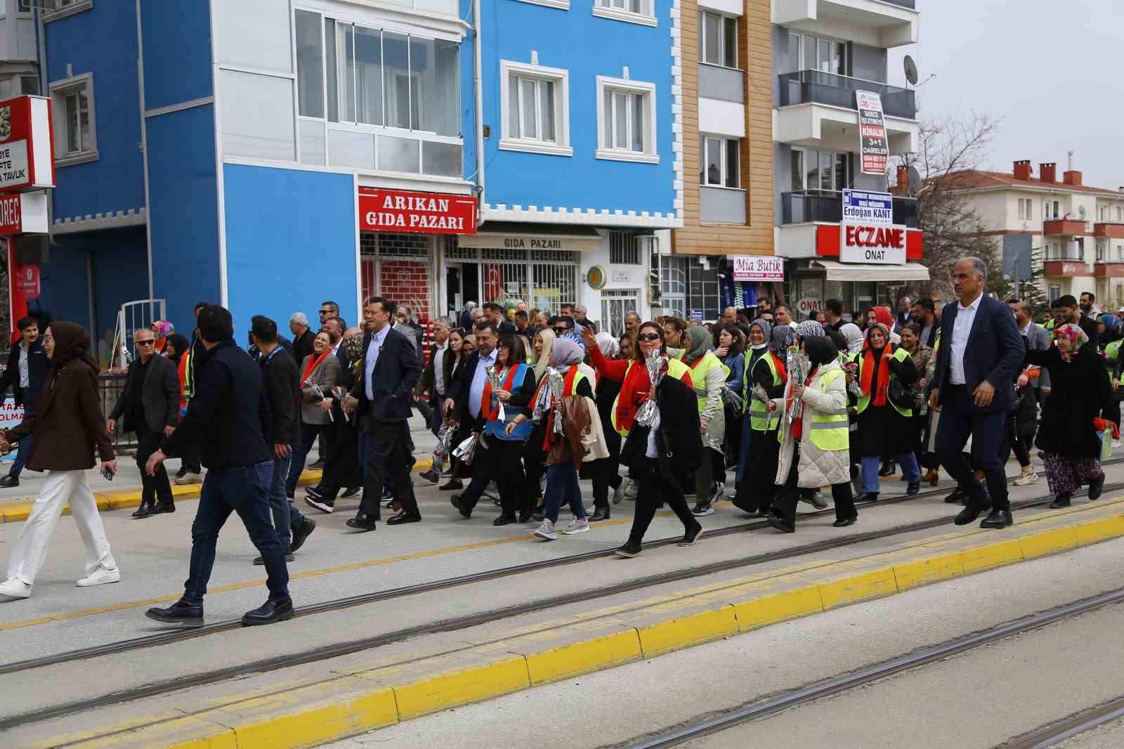 Hatipoğlu’ndan Odunpazarı Cumhur Yürüyüşü