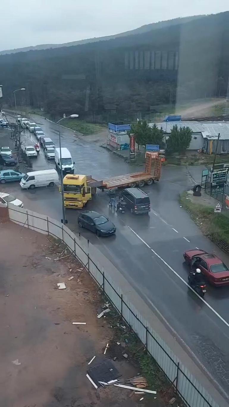 Ataşehir’de yol kavgası kamerada