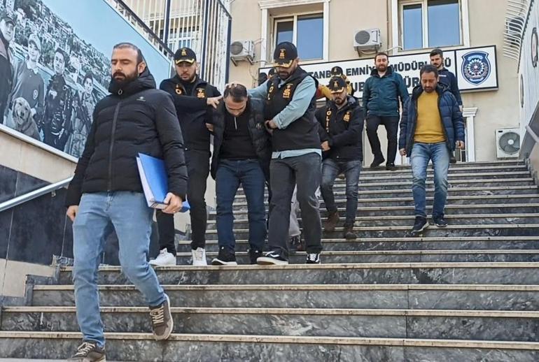 Kadıköy'de kuyumcu soygunu kamerada; 300 bin dolar değerinde takı çaldılar