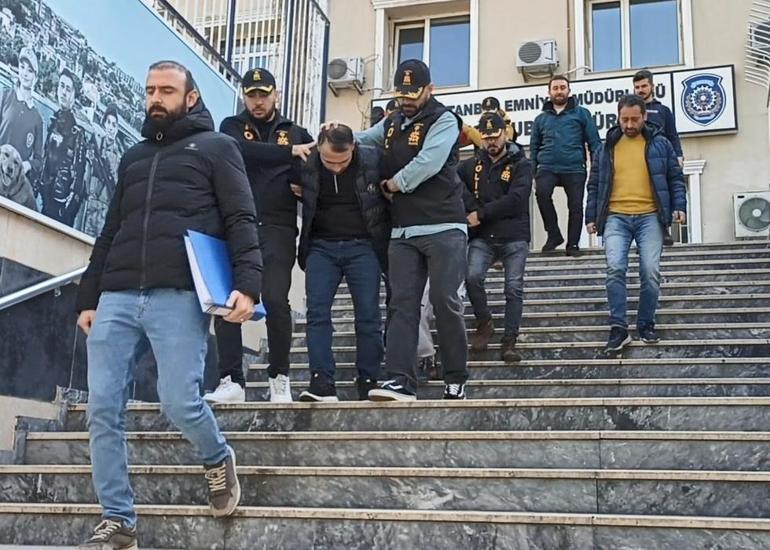 Kadıköy'de kuyumcu soygunu kamerada; 300 bin dolar değerinde takı çaldılar