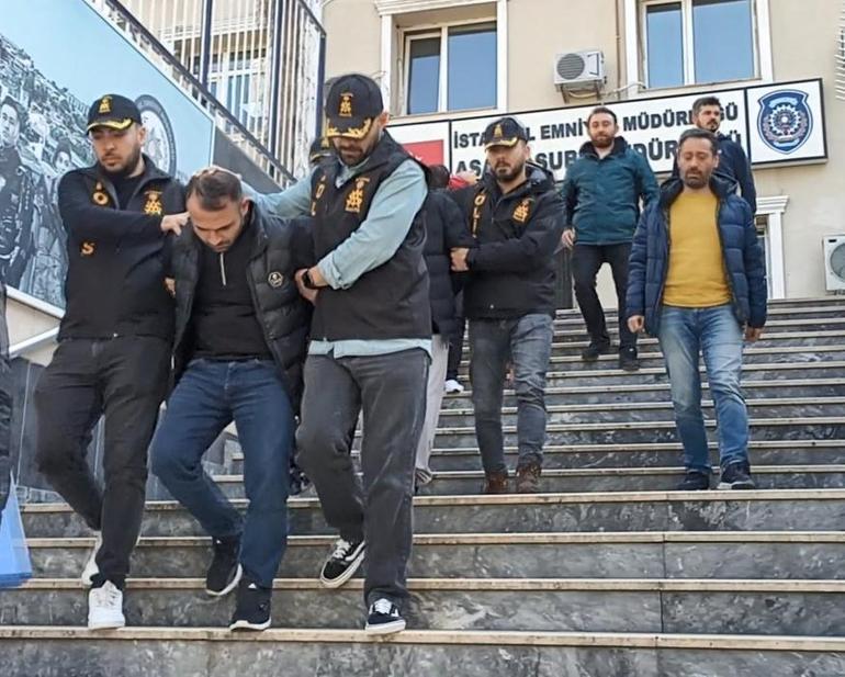 Kadıköy'de kuyumcu soygunu kamerada; 300 bin dolar değerinde takı çaldılar