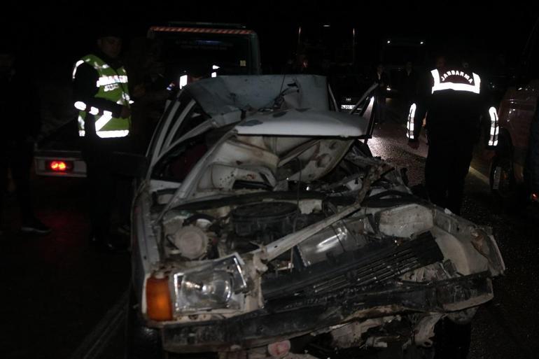 Nevşehir'de buzlanan yolda 14 araç birbirine girdi: 7 yaralı